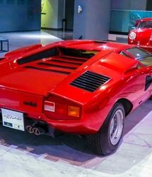 ماشینی با ۶ کیلو روکش طلا در تهران+ عکس