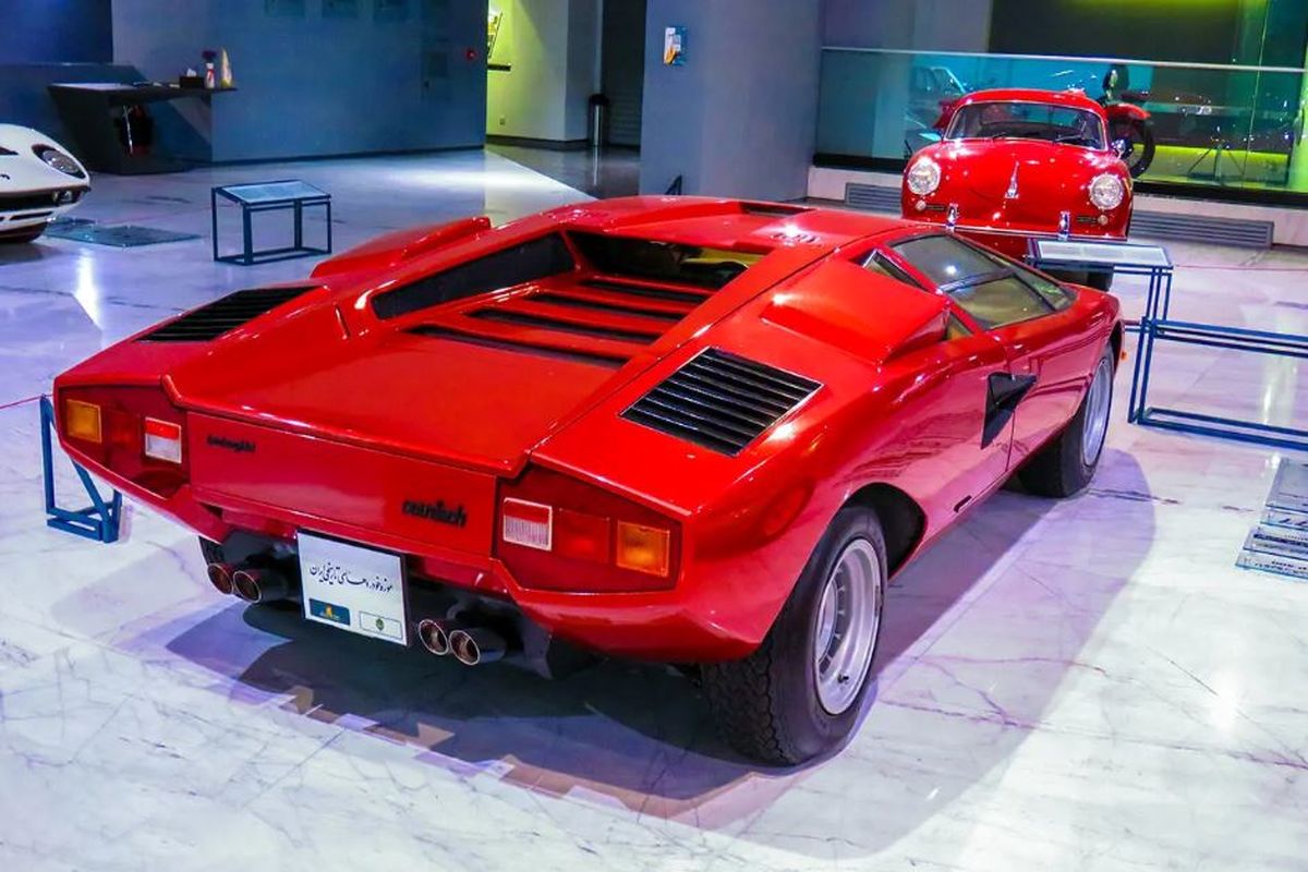 ماشینی با ۶ کیلو روکش طلا در تهران+ عکس