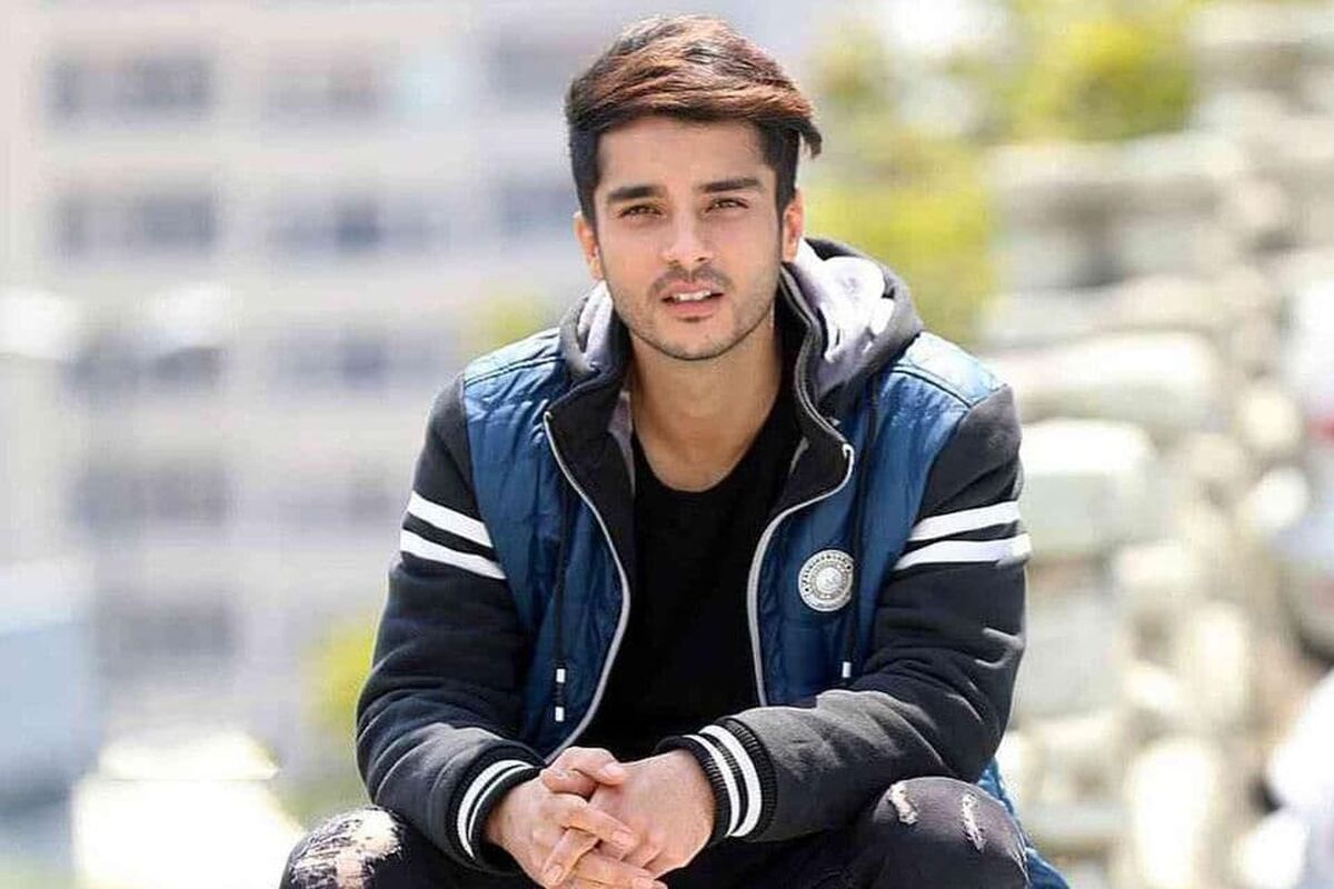 ساعد سهیلی با یک تیپ متفاوت ظاهر شد