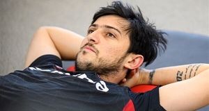 سردار آزمون حتی مجوز نیمکت نشیتی هم ندارد!