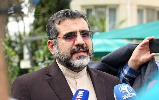 واکنش جنجالی وزیر ارشاد به ممنوع الورودی نازنین بیاتی به مشهد 