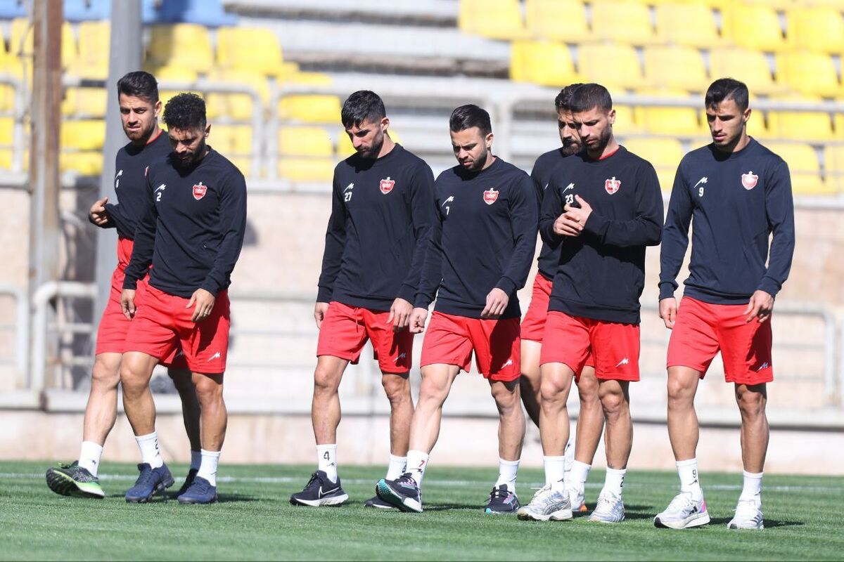 مصدومیت دوباره ستاره خارجی پرسپولیس؛ ناصرمحمدخانی میهمان ویژه سرخ ها شد
