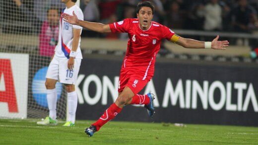 لباس اسطوره فراموش نشدنی پرسپولیس بر تن سرمربی استقلال+عکس
