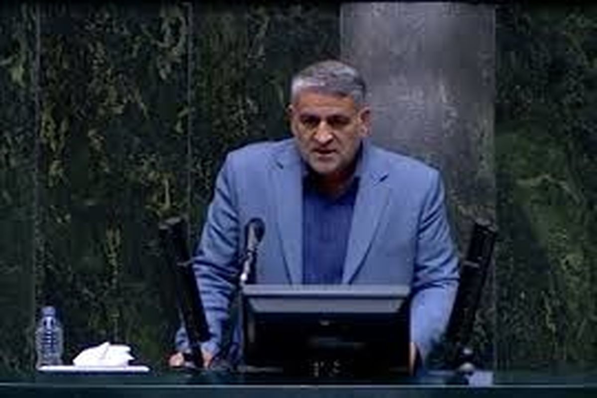 پخش کارت هدیه بین روستاییان توسط یک نماینده مجلس/ در مورد پول خودم، خودم تصمیم می گیرم!