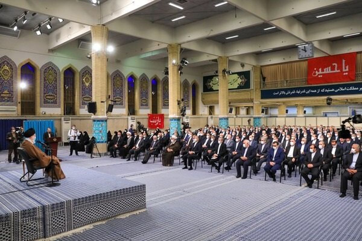 رهبر انقلاب: بعضی از خودهایمان معنای «نرمش قهرمانانه» را بد فهمیدند 