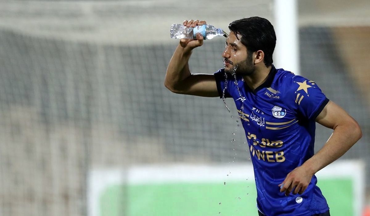 دست ستاره استقلال رو شد!