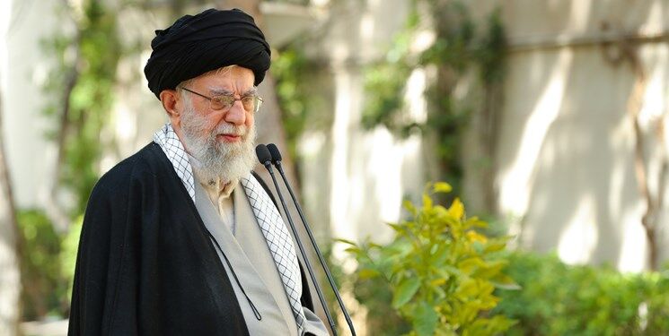 رهبر انقلاب: موضوع مسمومیت دانش‌آموزان یک جنایت بزرگ و غیر قابل اغماض است