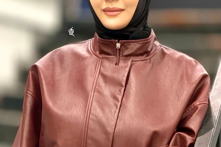 سارا والیانی با استایل چرم قرمز جلب توجه کرد