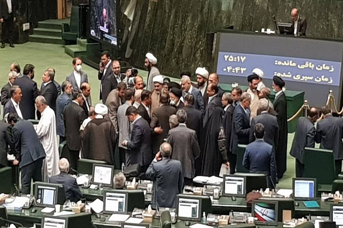 رئیسی خود را به مجلس رساند/ کدام دولتمردان برای حمایت فاطمی امین آمدند؟ + عکس