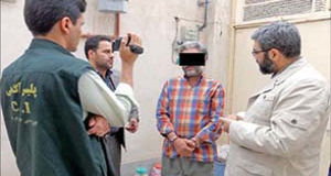 اظهارات تکان‌دهنده دختران خردسال که قتل مادر باردارشان را دیدند/ عمو کَرم با چاقو به جان مامان افتاد!