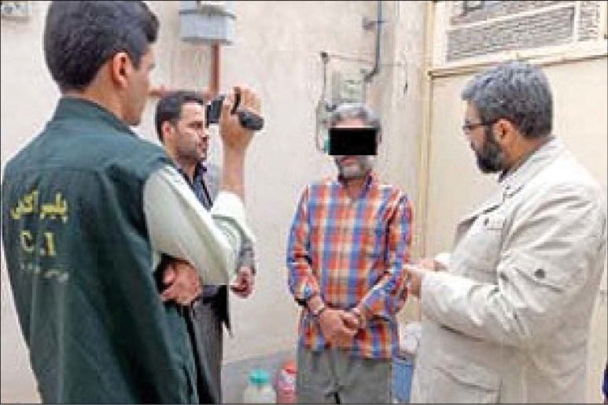 اظهارات تکان‌دهنده دختران خردسال که قتل مادر باردارشان را دیدند/ عمو کَرم با چاقو به جان مامان افتاد!