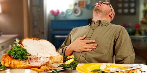 هرگز در این ساعت از روز غذا نخورید! 