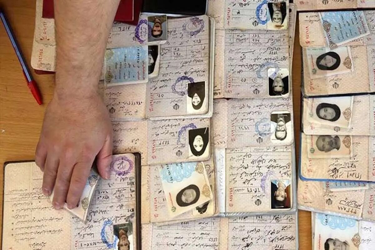 شناسنامه‌های جلد قرمز را سریعا تعویض کنید