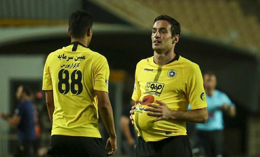 پرسپولیس آماده عقد قرارداد با اولین مدافع خارجی برای فصل جدید
