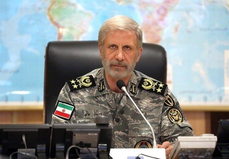 فرمانده کل ارتش: دشمن را زیر نظر داریم و با هر کار اشتباه او به شدت برخورد خواهیم کرد