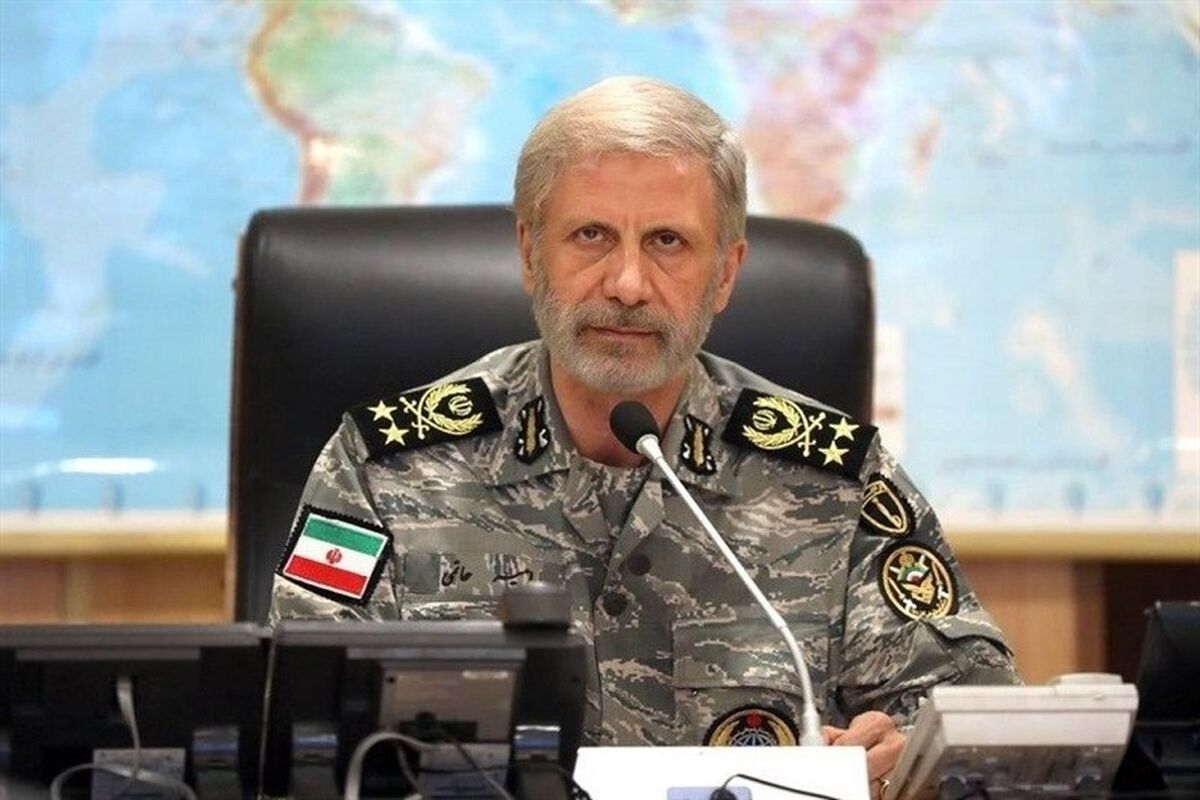 فرمانده کل ارتش: دشمن را زیر نظر داریم و با هر کار اشتباه او به شدت برخورد خواهیم کرد