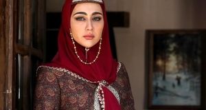 میترا رفیع بازیگر گیلدخت با یک تیپ جذاب جلب‌توجه کرد