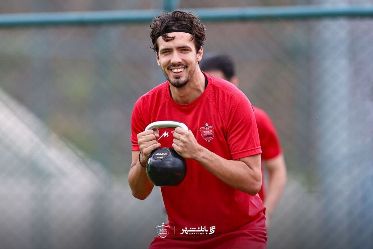 خرید جدید پرسپولیس، پیراهن سرخ را به تن کرد