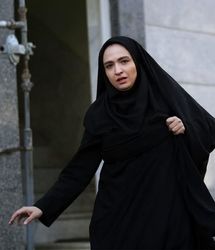 درخشش گلاره عباسی با "آبی ایرانی"؛ بازگشت یک رنگ اصیل به کانون توجه!