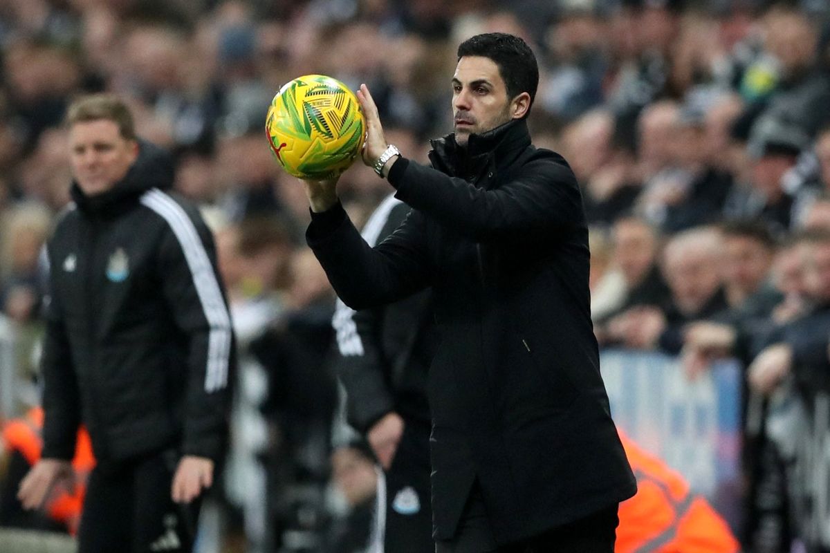 تمسخر آرتتا توسط هواداران نیوکاسل: تقصیر توپ است!

