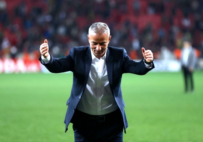 اسماعیل کارتال امروز ۶۵ ساله شد؛ تبریک باشگاه پرسپولیس به سرمربی تیم!