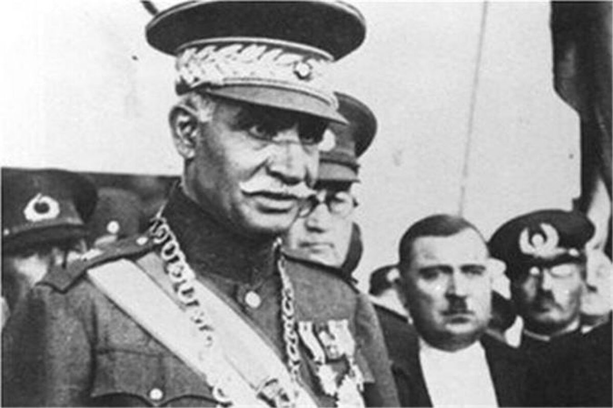 تندیس رضاشاه در میدان راه آهن تهران! +عکس