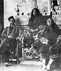 تصویری از «زنان حرمسرا» در چادر ناصرالدین شاه