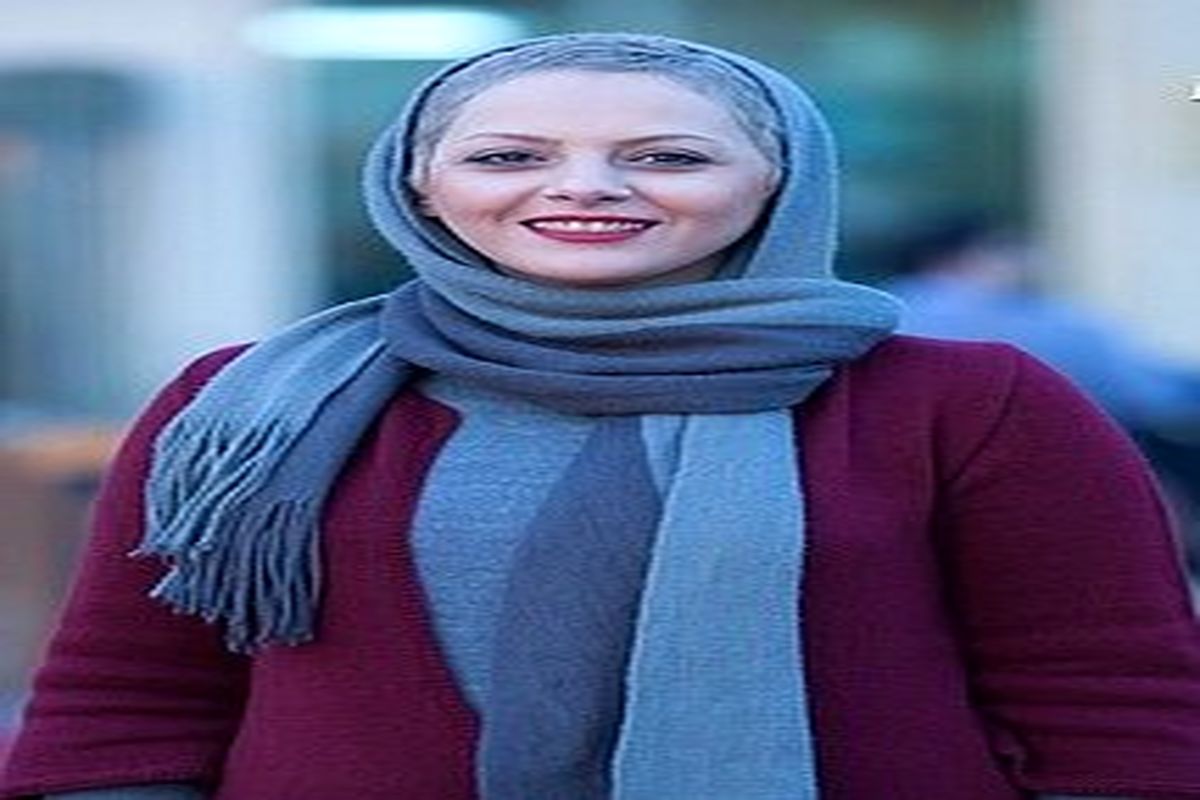 چکامه چمنماه در حین سیگار کشیدن! / عکس جدید
