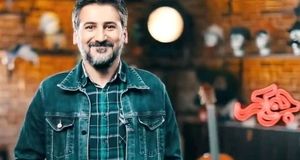 تبریک عاشقانه وحید آقاپور (بازیگر جوکر) به همسرش!