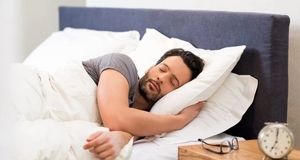 به پشت یا به پهلو؛ چطور باید بخوابیم؟