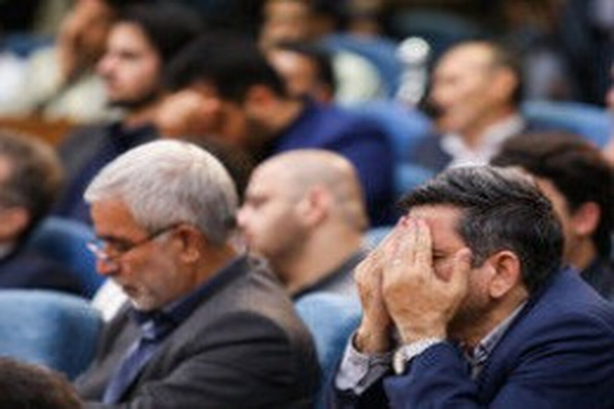  تصویری از دست‌‌نوشته معنادار یک شهروند در دیدار با پزشکیان وایرال شد

