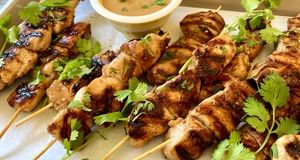 طرز تهیه جوجه کباب با سس بادام زمینی