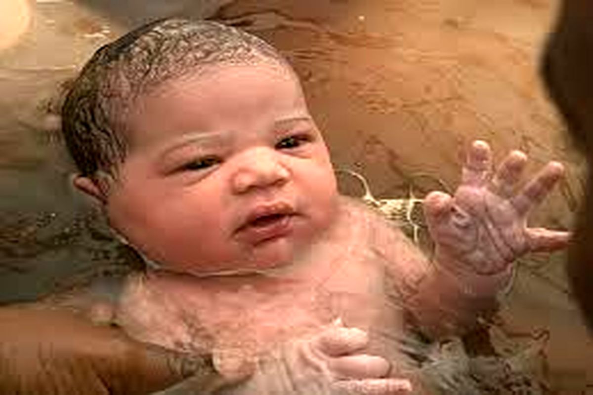 دعوت شرم‌آور از مردم برای تماشای مراسم زایمان طبیعی!+ عکس