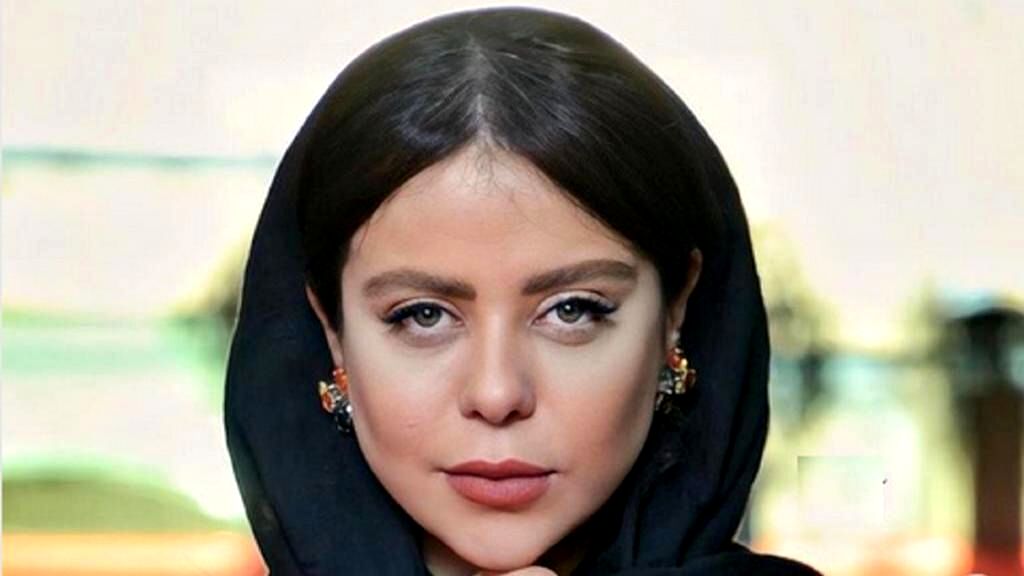استایل خاص الهام اخوان برای ثبت یک عکس پاییزی
