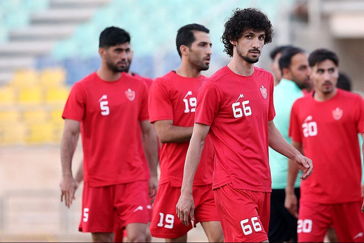 مدافع تاجیکستانی پرسپولیس در آستانه آبی پوش شدن