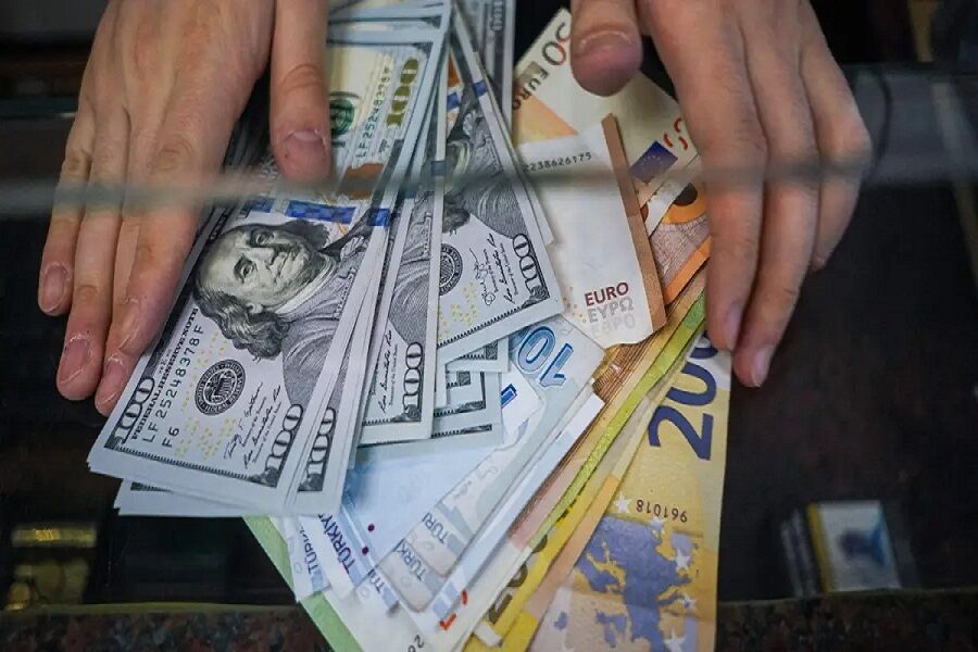 دلار صبح جمعه را طوفانی شروع کرد/ جدول قیمت امروز ۱۳ تیر ۱۴۰۴