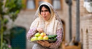 بازیگر بامداد خمار با یک تیپ یاسی جلب‌توجه کرد