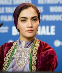 اکران «غیبت موجه» در سینما آنلاین