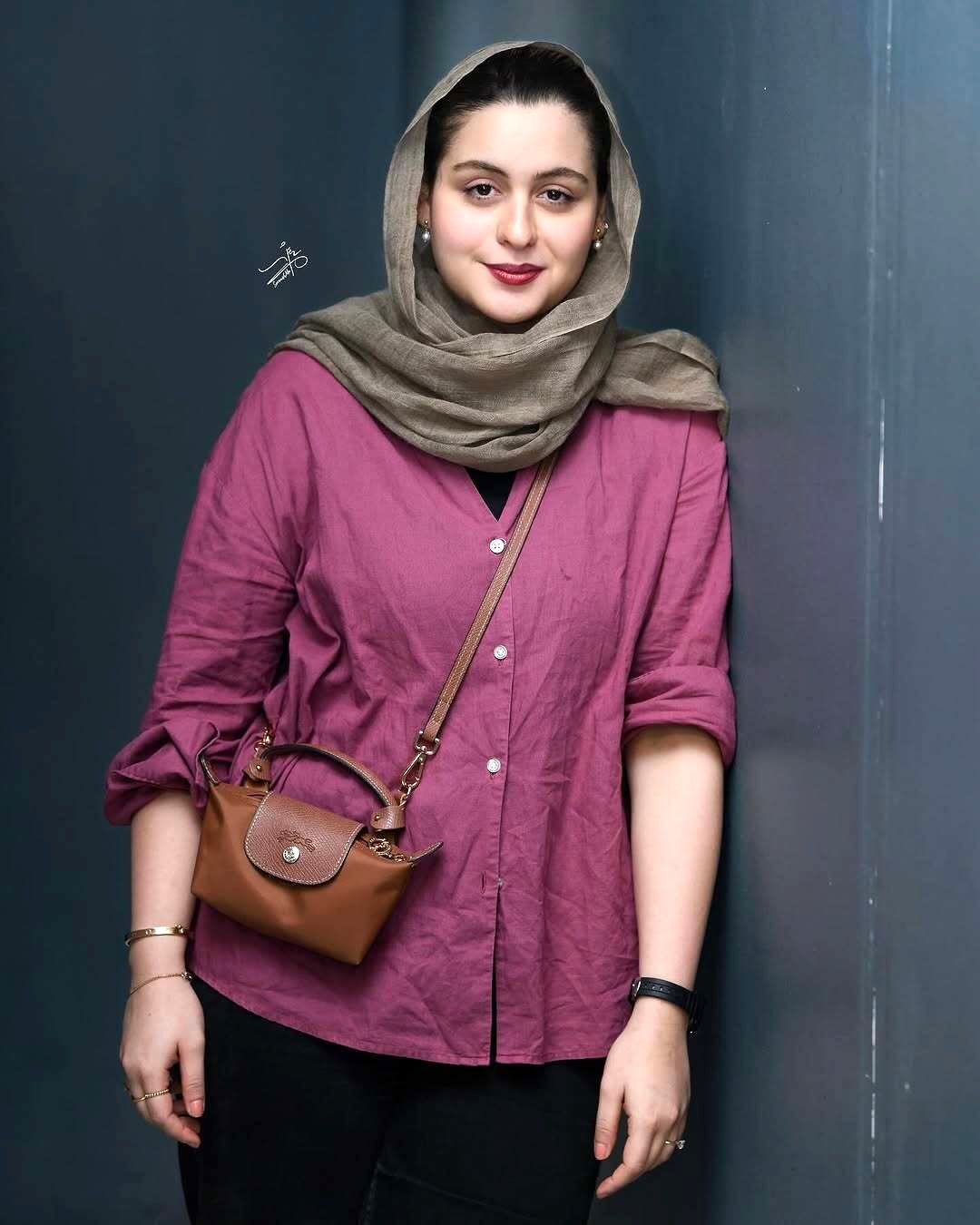  تیپ ژولیده فاطیما بهارمست با کیف چند میلیونی در یک مراسم