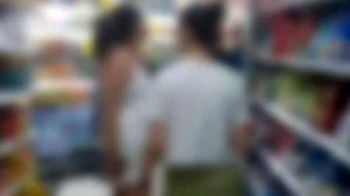 دستگیری و بازارگردی دو دختر نیمه برهنه در بازارهای کیش + فیلم