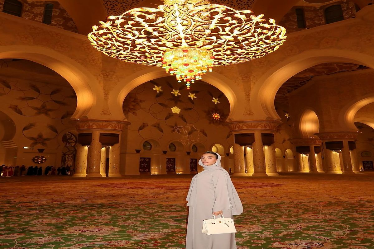 تیپ باحجاب و شیک همسر رونالدو در مسجد