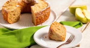 طرز تهیه کیک سیب و دارچین برای عصر پاییزی