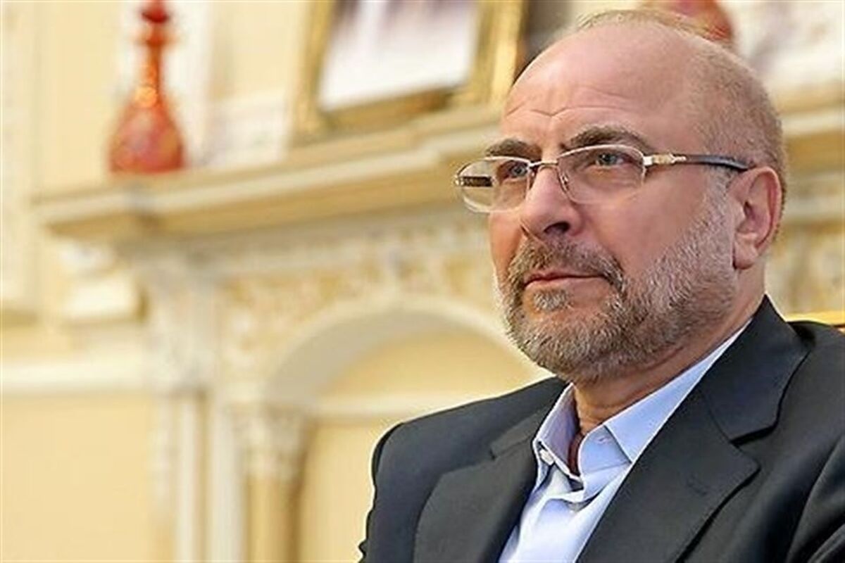 عکسی غم انگیز از فاتحه خوانی قالیباف بر مزار شهید امیرعبداللهیان در روز انتخابات
