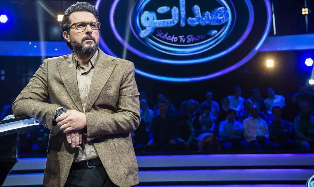 پوشش نامناسب و مسخره چند خانم در برنامه صداتو خبرساز شد /چقدر بی سلیقه ! +ببینید