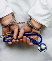 جزئیات دستگیری پزشک قلابی که در خانه جراحی می‌کرد!