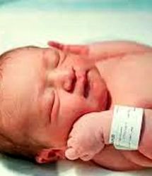 جنین سه قلوی زن باردار یک بچه غول از آب در آمد!