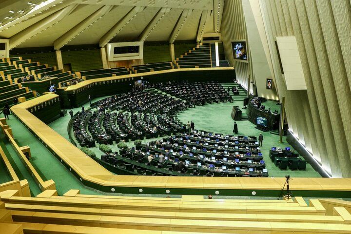 پیشنهاد مجلس تمام کارمندان و کارگران را حسابی غافلگیر کرد / آیا دولت موافقت می‌کند؟