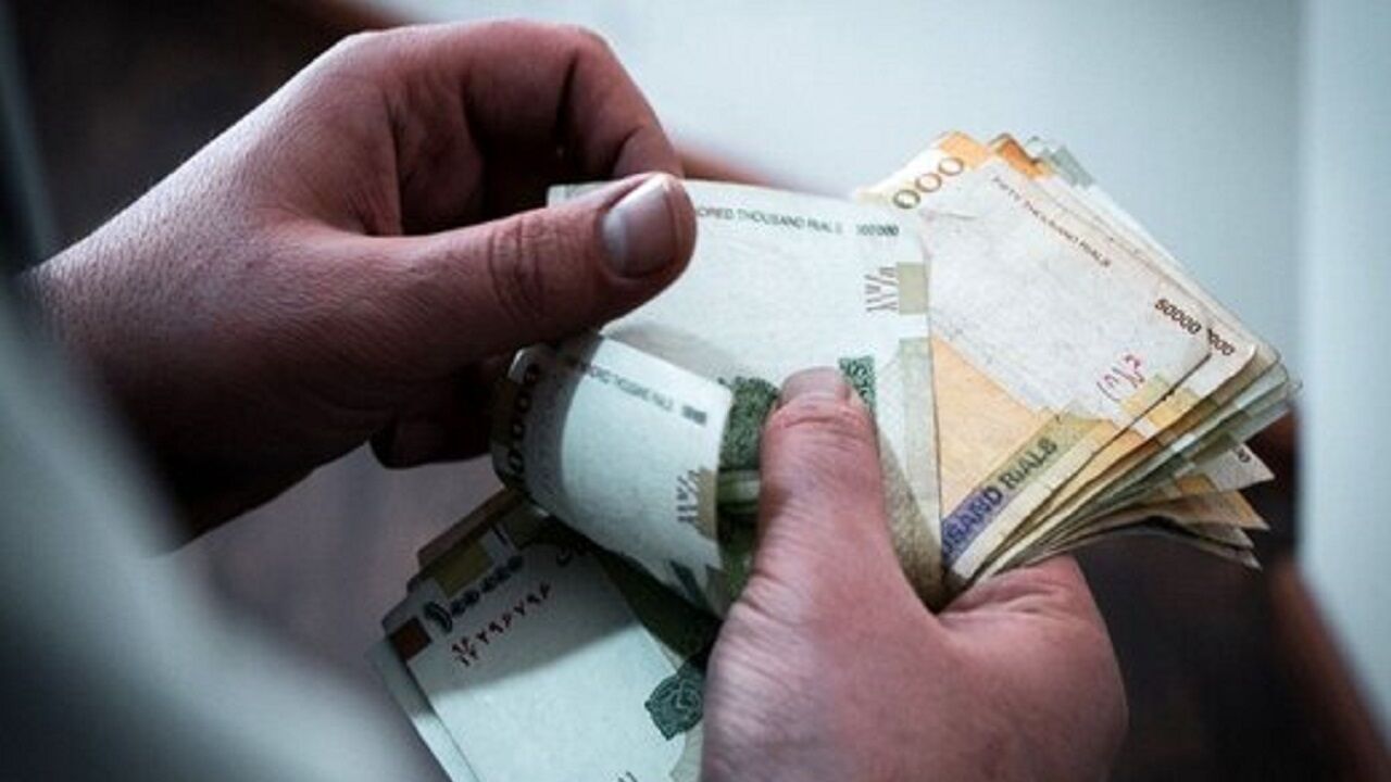 افزایش سود بانکی به کاهش دلالی در بازار‌های موازی منتهی می‌شود