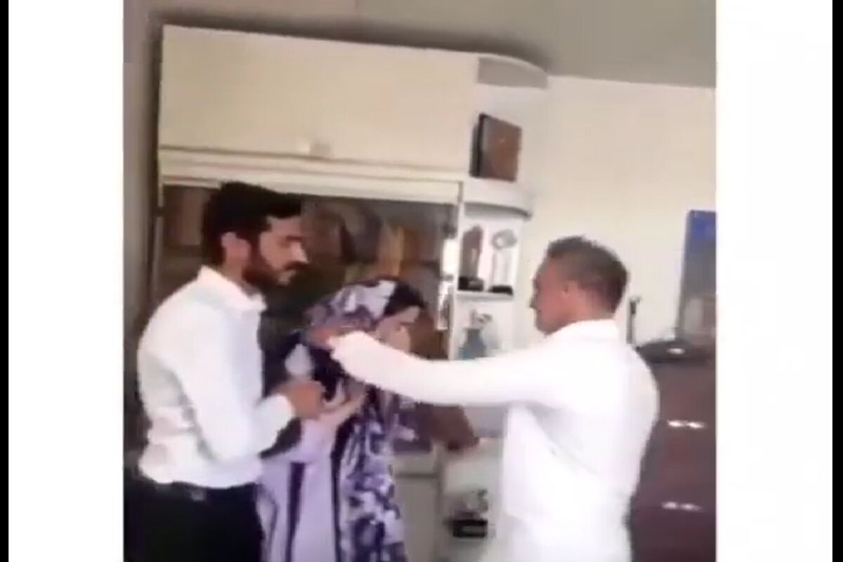لحظه جذاب دیدار دختر فروخته شده با پدرو مادرش/ فراق 23 ساله پایان گرفت +ویدئو