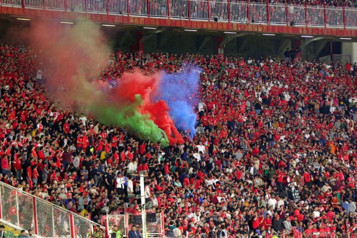 حمله هواداران تراکتور به استقلال 